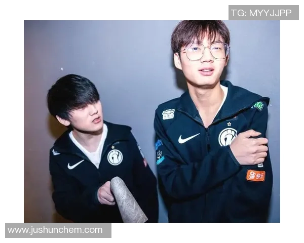 和平精英战术解析：IG战队中路突破策略全揭秘